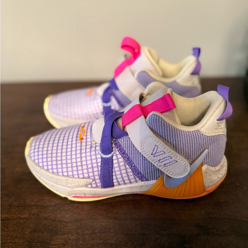 LeBron Witness 7 Girls Basketball Shoes